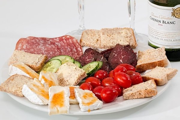 Comment conserver le vin après avoir ouvert une bouteille pour un plat de boeuf ou d'agneau ?