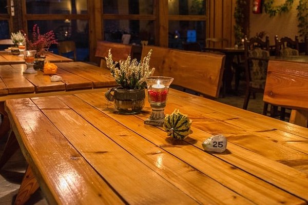Conseils pour réserver une table dans un restaurant proposant du boeuf ou de l'agneau