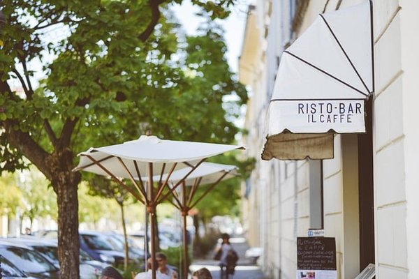 Comment profiter d'un bon repas de boeuf ou d'agneau dans une ambiance agréable au restaurant ?